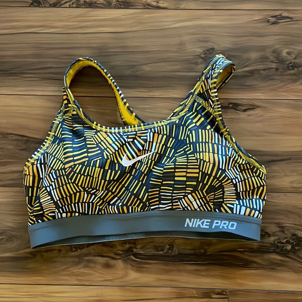 Nike pro sports bra